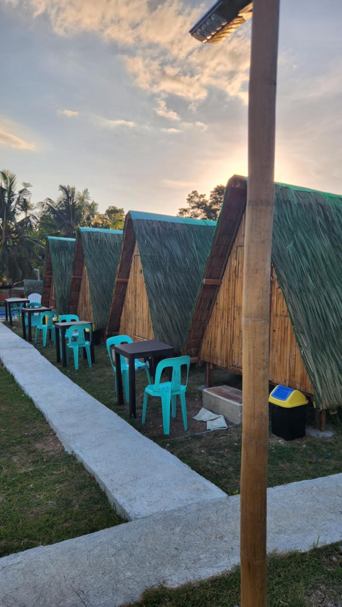 Nirvana Bamboo Houses & Dive Resort Moalboal Exterior foto
