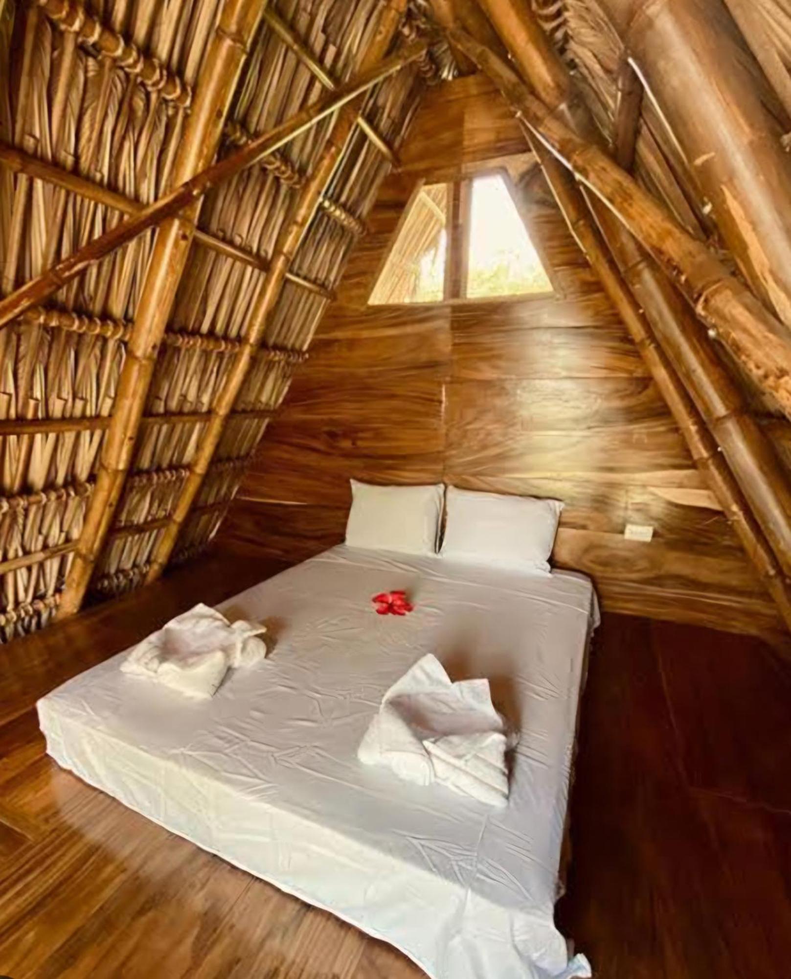 Nirvana Bamboo Houses & Dive Resort Moalboal Exterior foto